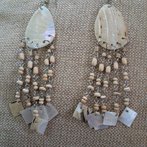 Summer long earrings like new, beige with shell detail