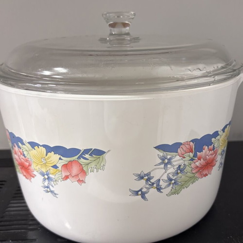 Heat-Resistant Vintage Ceramic Ovenware with Lid