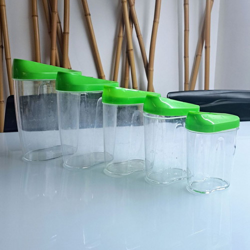 Food storage containers used, set of 5 with green lids
