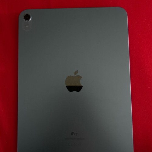 iPad 10ης γενιάς σαν καινούργιο με δερμάτινη θήκη