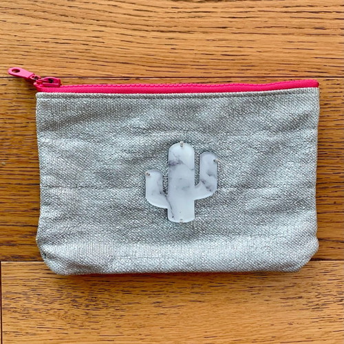 Small Koku Concept Cactus wrist bag used, silver/fuchsia