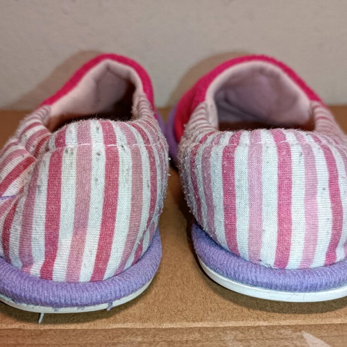 Children's slippers No28/29 in good condition