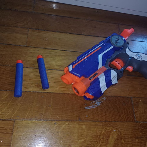 Nerf gun like new with 3 darts