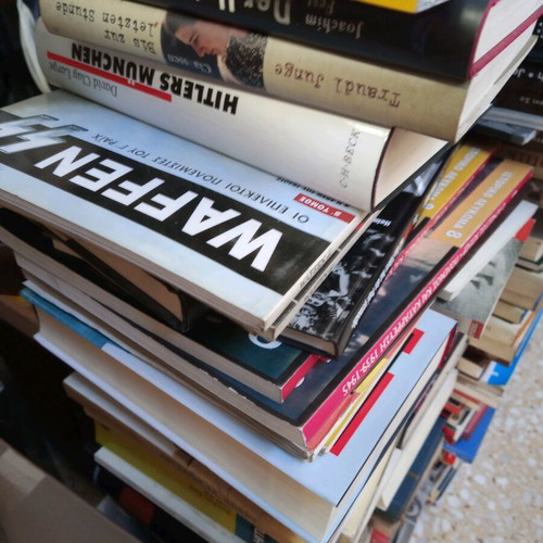 Collection of books about Hitler and Nazis like new, in German