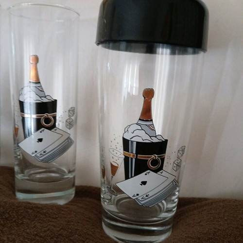 Cocktail set with 2 glasses and shaker new
