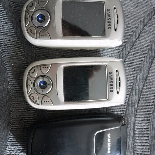 Samsung vintage cell phones used, pack of 3 for repair