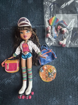 Bratz Flashback Fever Yasmin doll 2004 used, almost complete set