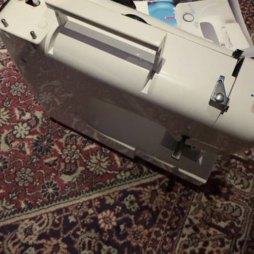 Lervia KH 4000 sewing machine with pedal, manual and box