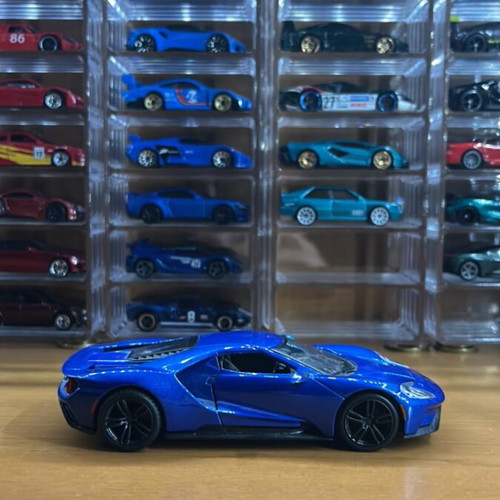 Burago 2017 Ford GT 1/32 scale like new