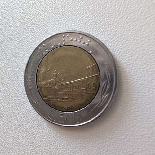 Italy 500 Lire Coin used, 1982 bimetallic collectible