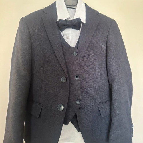 Children's blue suit size 7-8, like new
