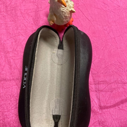 Vogue glasses case like new, leather with zipper