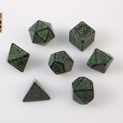 Dungeons & Dragons Dice Set with Pouch new