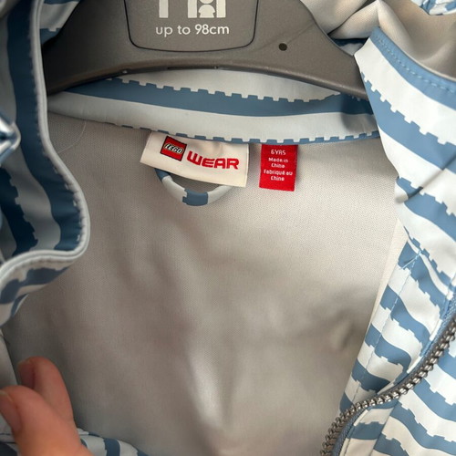 Children's waterproof jacket like new for 5-6 years with removable hood