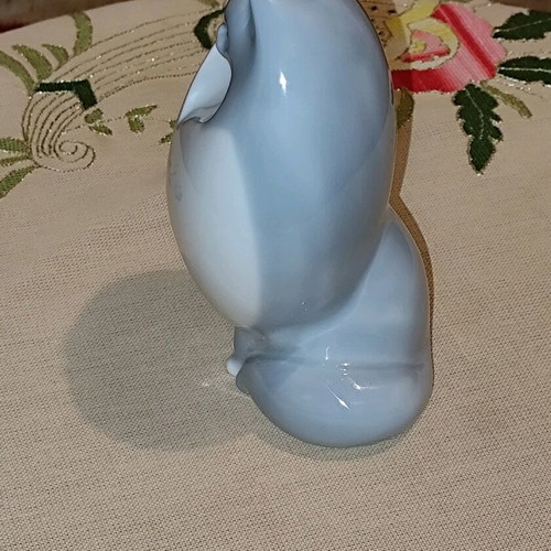 Porcelain Persian cat figurine vintage like new