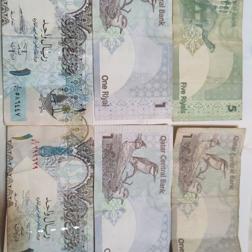 Qatar banknotes 5 pieces, one 5 Riyal and four 1 Riyal, mostly like new