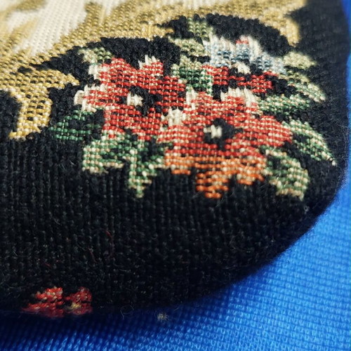 Handbag like new, embroidered vintage 1950s style