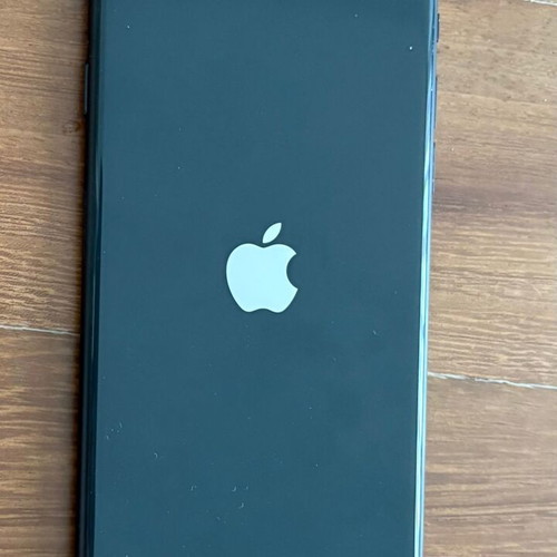 iPhone SE 2020 64GB like new, black, unlocked