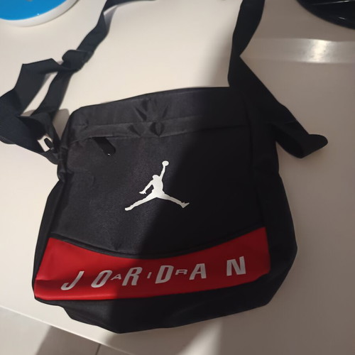 Jordan shoulder bag like new, black and red