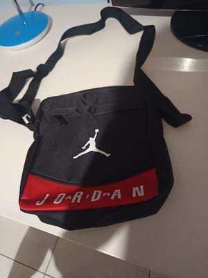 Jordan shoulder bag like new, black and red