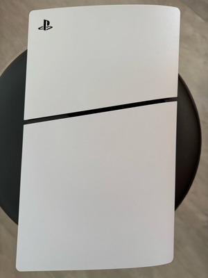 Sony PlayStation 5 Digital Edition 825GB като нов с контролер и кутия