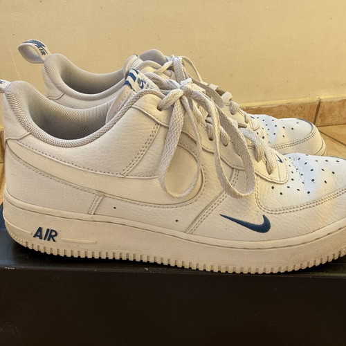 Nike Air Force 1 ‘07 LV8 sneakers used, size 43, white and blue
