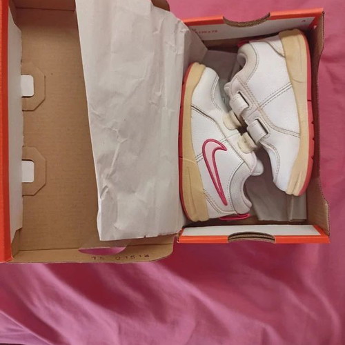 Nike girls' athletic shoes used No 23.5 white and pink