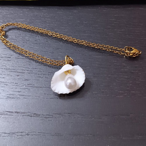 Shell necklace with pearl handmade, white and gold