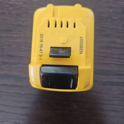 DeWalt DCL510 Compact Rechargeable LED Flashlight 12V Li-ion 130 Lumens without Charger