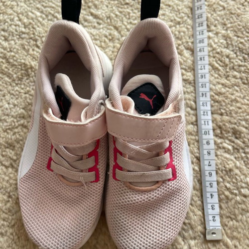 Puma Flyer Runner athletic shoes used, pink with white details, size 28