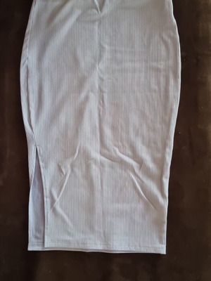 Φούστα με σκίσιμο σαν καινούργιο, μέγεθος M, μπλε και μωβ