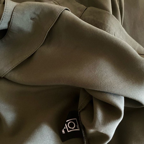 Dirty Laundry green shirt, size M