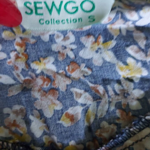 Sewgo women's shirt like new with sleeve regulation and golden buttons