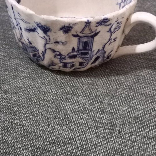 Collectible English cup used, early last century, diameter 10 cm