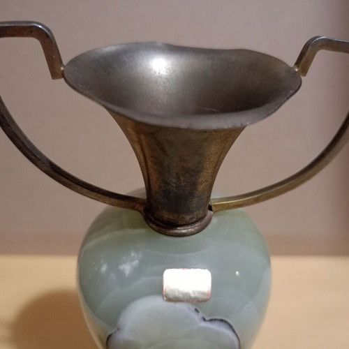 Decorative onyx with bronze used