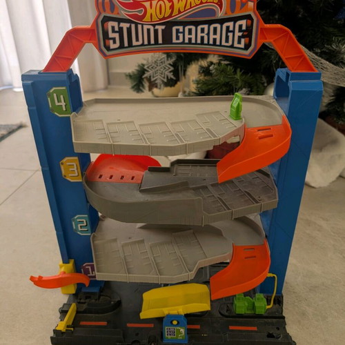 Hot Wheels set of 5 like new