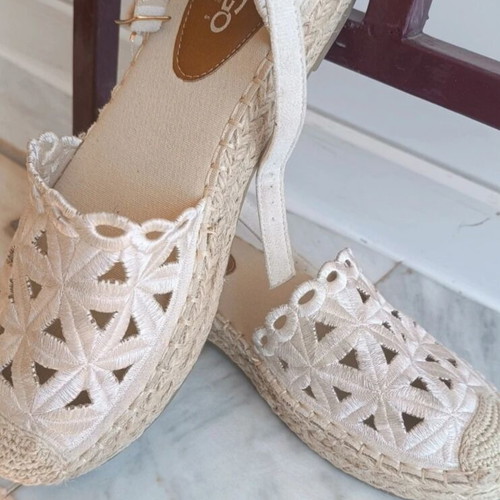GoGo Shoes women's summer shoes with perforated design, like new, beige, size 39