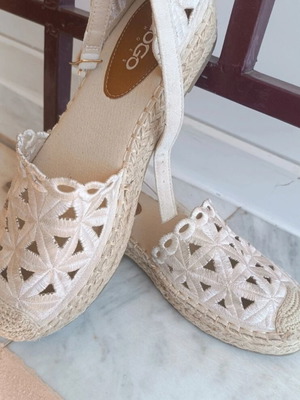 GoGo Shoes women's summer shoes with perforated design, like new, beige, size 39