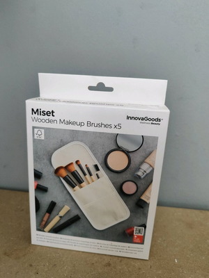 Makeup brush set new in original packaging