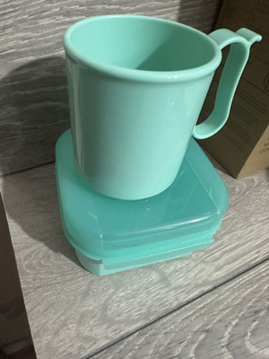 Σετ Tupperware 2 τεμαχίων, καινούργιο, σινιέ 500 μλ και κούπα 300 μλ