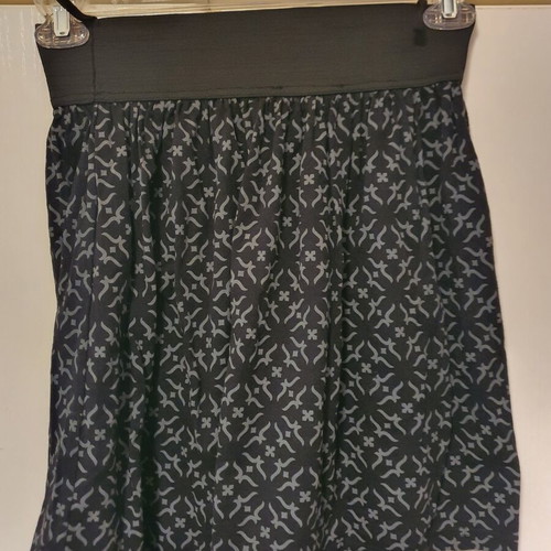 Noobass skirt like new, black with grey pattern, wide elastic waist