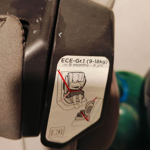 Joie ISOFIX child car seat with cushion for 9-36 kg like new