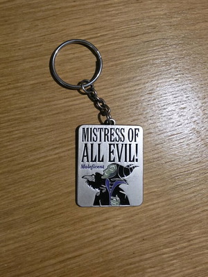 Maleficent Disneyland Paris keychain like new, gray
