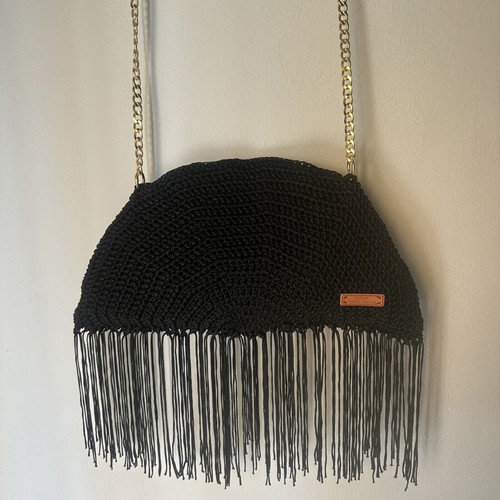 Handmade knitted shoulder bag with fringes and gold chain black