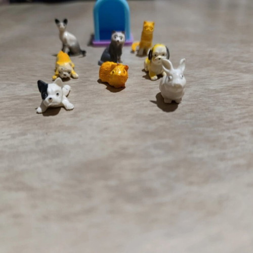 Schleich animal figures set of 5 with house used