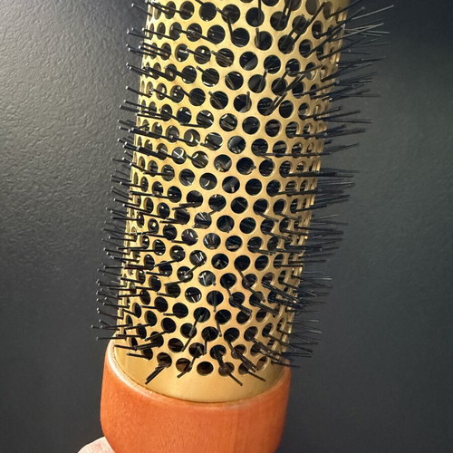 Roxy hairbrush used