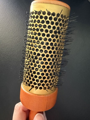 Roxy hairbrush used