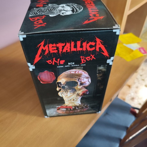 Metallica One Box official merch like new