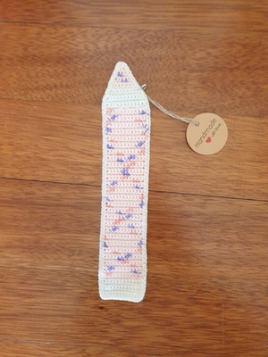 Bookmark pencil pink ombre handmade, new, bamboo and cotton yarn