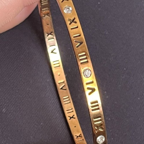 Bracelet used gold-tone stainless steel with Roman numerals and zircon